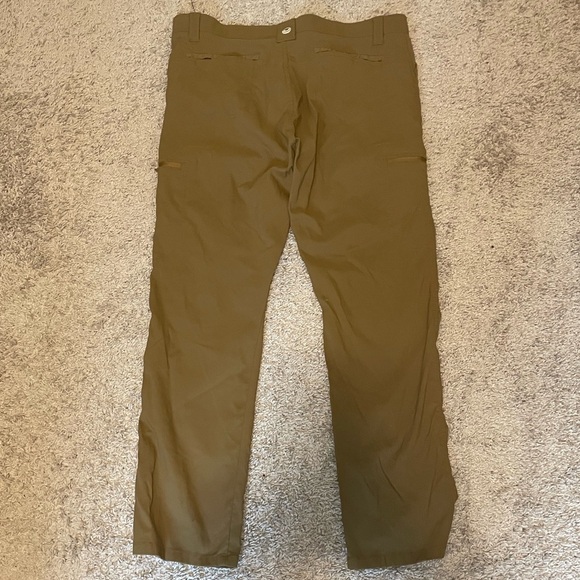 Mens “Wrangler” Golden-Brown Cargo Pants W/belt loops & button & zipper closures - Picture 5 of 9